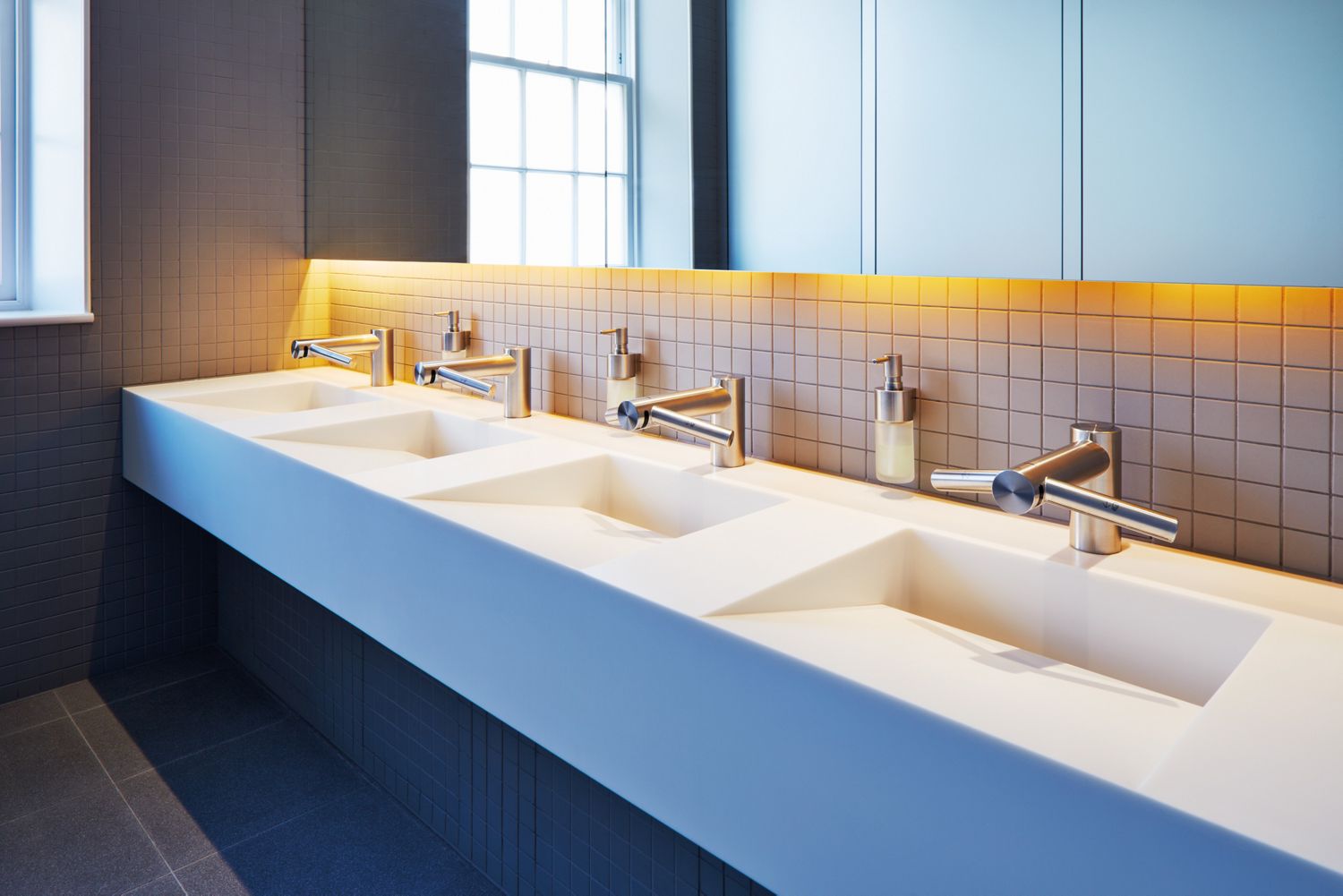 V15 Dyson meilleur aspirateur sans fil pour nettoyer les poils d'animaux